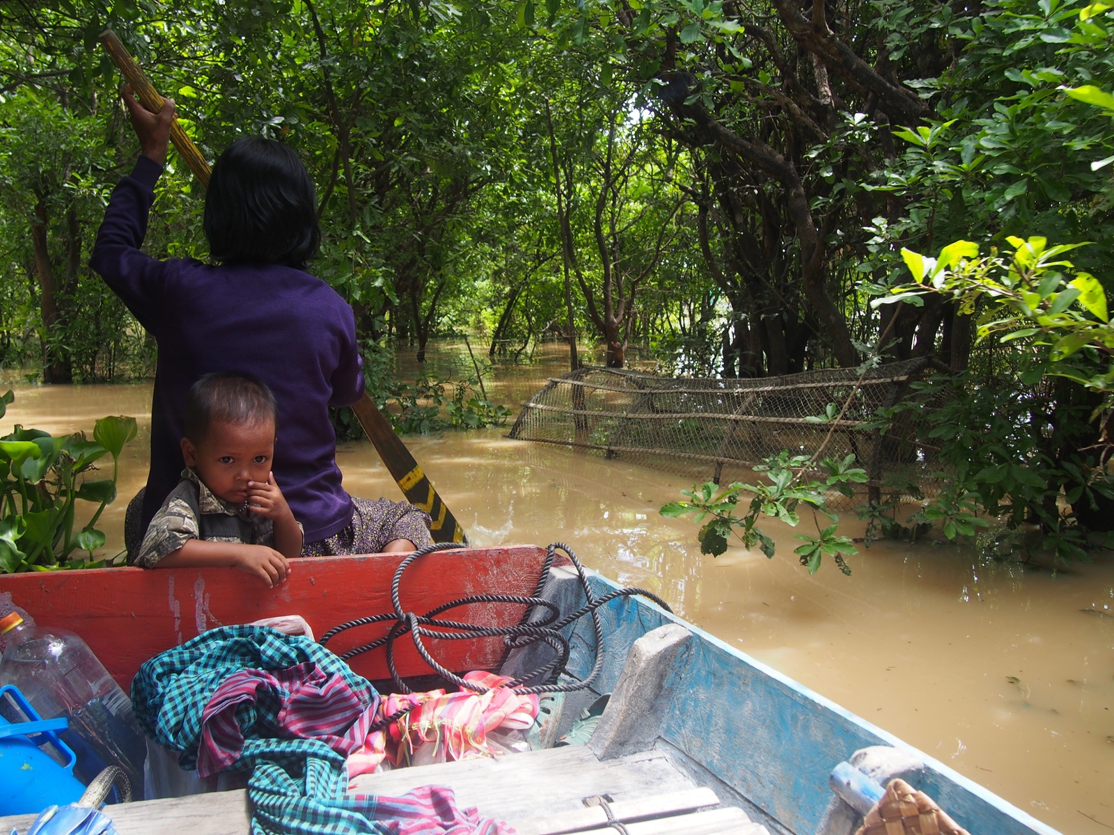 Locals giving us a tour of Lake Tonle Sap 